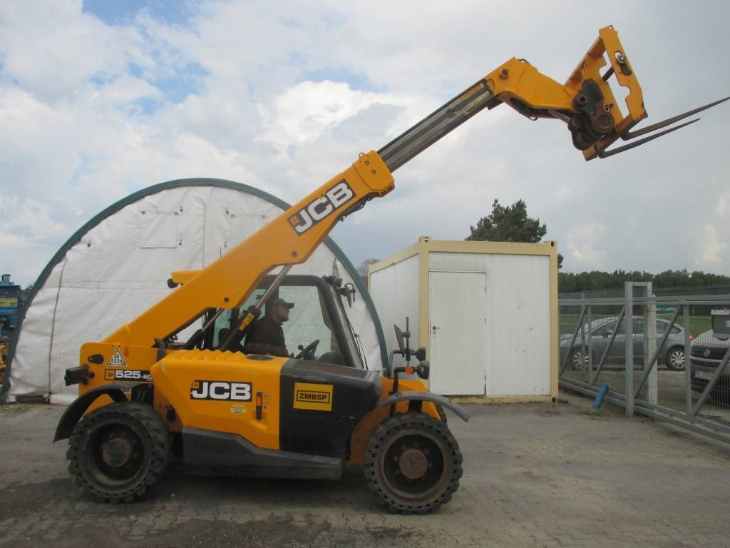 Телескопический погрузчик JCB 525-60: фото 1