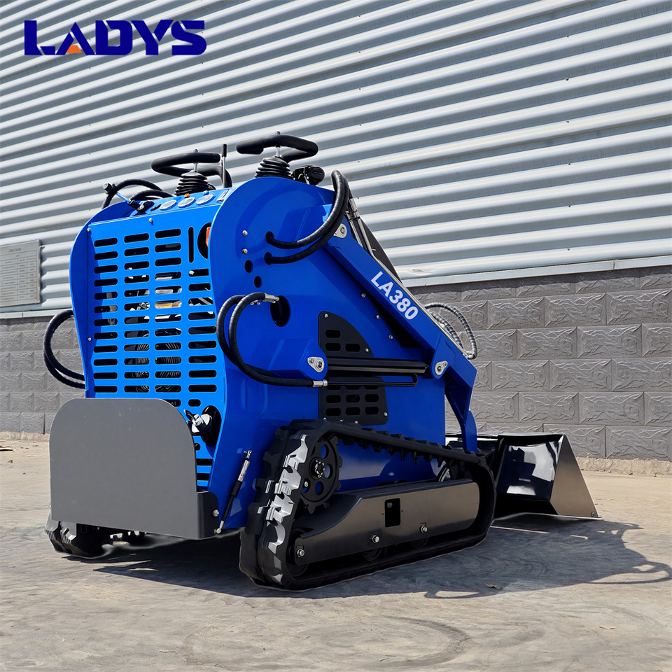 LADYS LA380 Mini Skid Steer Loader Compact Track Diesel Cheap Mini Skid Steer Loader For Sale With Mini Skid Steer Attachments 4 In 1 Bucket - Мини-погрузчик с бортовым поворотом: фото 4 LADYS LA380 Mini Skid Steer Loader Compact Track Diesel Cheap Mini Skid Steer Loader For Sale With Mini Skid Steer Attachments 4 In 1 Bucket - Мини-погрузчик с бортовым поворотом: фото 4