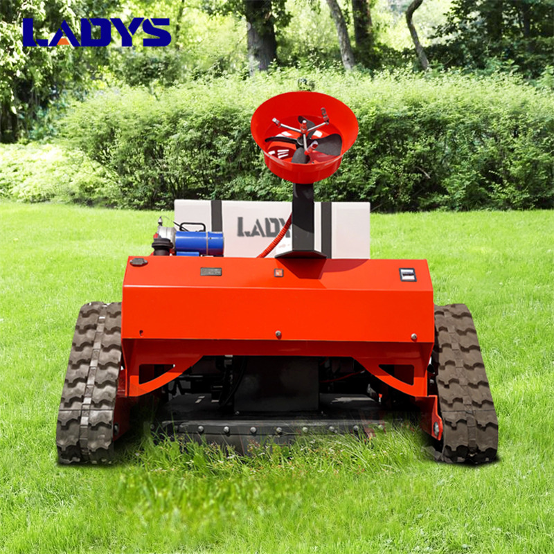 LADYS LD1000 Multi-function remote control lawn mower Track crawler gasoline gas All-terrain Agricultural Sprayers Pesticide spraying lawn mower for sale - Газонокосилка: фото 4 LADYS LD1000 Multi-function remote control lawn mower Track crawler gasoline gas All-terrain Agricultural Sprayers Pesticide spraying lawn mower for sale - Газонокосилка: фото 4