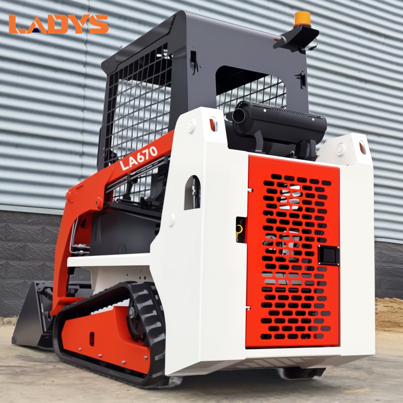 LADYS LA670 Mini Small Skid Steer Loader Compact Track Diesel Mini Skid Steer Loader For Sale With Small Mini Skid Steer Attachments 4 In 1 Bucket - Мини-погрузчик с бортовым поворотом: фото 4 LADYS LA670 Mini Small Skid Steer Loader Compact Track Diesel Mini Skid Steer Loader For Sale With Small Mini Skid Steer Attachments 4 In 1 Bucket - Мини-погрузчик с бортовым поворотом: фото 4