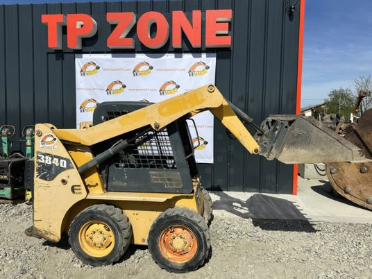 Gehl 3840 - Мини-погрузчик с бортовым поворотом: фото 1 Gehl 3840 - Мини-погрузчик с бортовым поворотом: фото 1