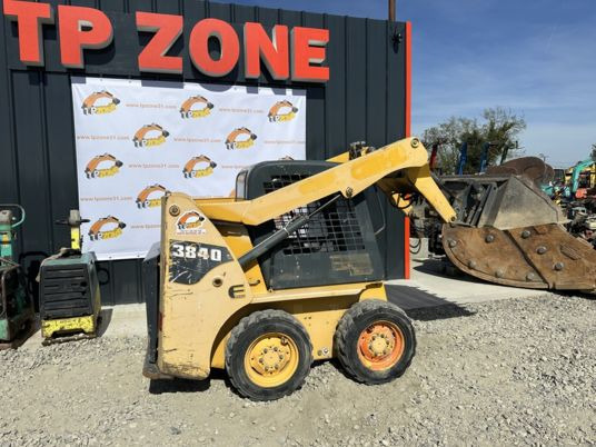 Gehl 3840 - Мини-погрузчик с бортовым поворотом: фото 3 Gehl 3840 - Мини-погрузчик с бортовым поворотом: фото 3