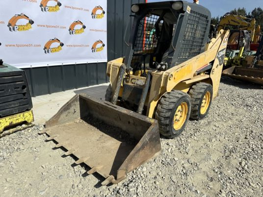 Gehl 3840 - Мини-погрузчик с бортовым поворотом: фото 4 Gehl 3840 - Мини-погрузчик с бортовым поворотом: фото 4