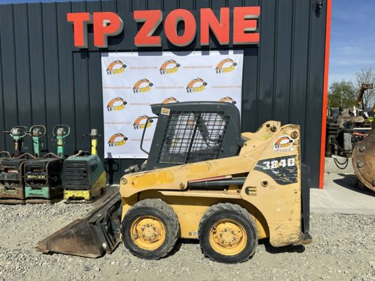 Gehl 3840 - Мини-погрузчик с бортовым поворотом: фото 2 Gehl 3840 - Мини-погрузчик с бортовым поворотом: фото 2