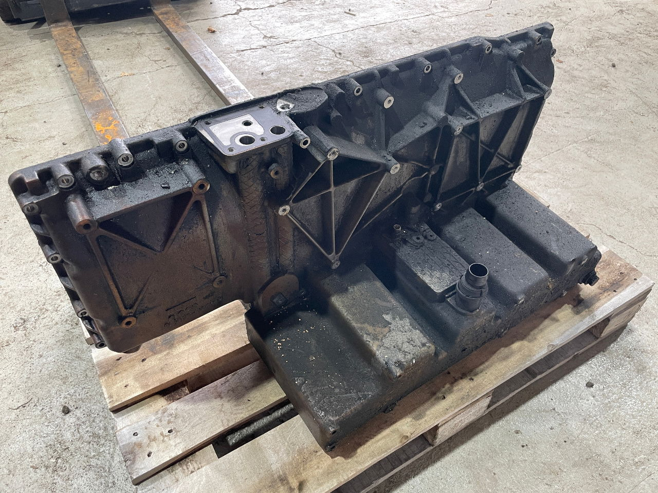 MAN Ölwanne MAN Motor D2066 D 2066HLA EEV Euro 6 LUH 52 LUH 50 - Масляный поддон для Автобусов: фото 3 MAN Ölwanne MAN Motor D2066 D 2066HLA EEV Euro 6 LUH 52 LUH 50 - Масляный поддон для Автобусов: фото 3