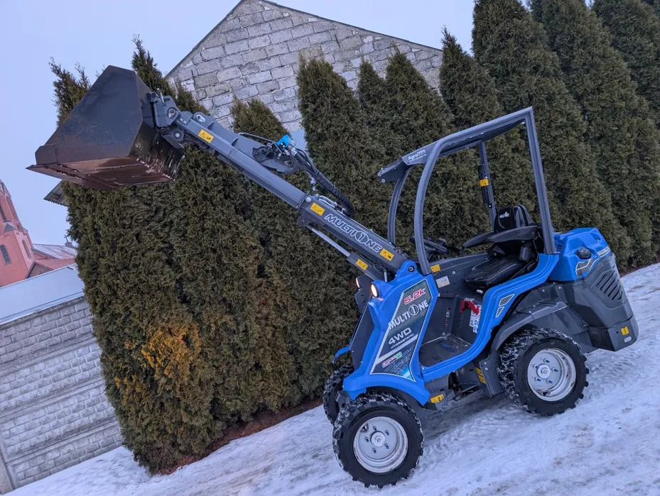 Multione 5.2K - Компактный фронтальный погрузчик: фото 2 Multione 5.2K - Компактный фронтальный погрузчик: фото 2