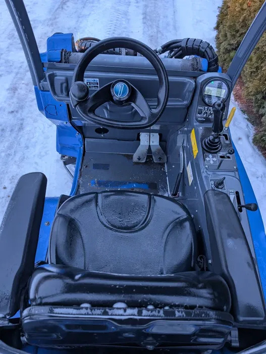 Multione 5.2K - Компактный фронтальный погрузчик: фото 4 Multione 5.2K - Компактный фронтальный погрузчик: фото 4