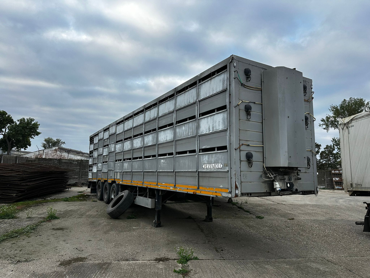 PEZZAIOLLI Animal Transport Semi-trailer - Полуприцеп для перевозки животных: фото 1 PEZZAIOLLI Animal Transport Semi-trailer - Полуприцеп для перевозки животных: фото 1