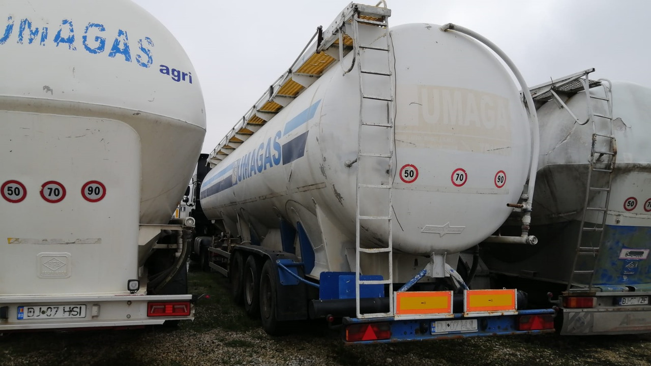 SPITZER Tank/Silo 57,000 l 4 Compartments for Powders/Feed/Water//Liquid Fertilizer/etc. - Полуприцеп цистерна для сыпучих грузов: фото 4 SPITZER Tank/Silo 57,000 l 4 Compartments for Powders/Feed/Water//Liquid Fertilizer/etc. - Полуприцеп цистерна для сыпучих грузов: фото 4