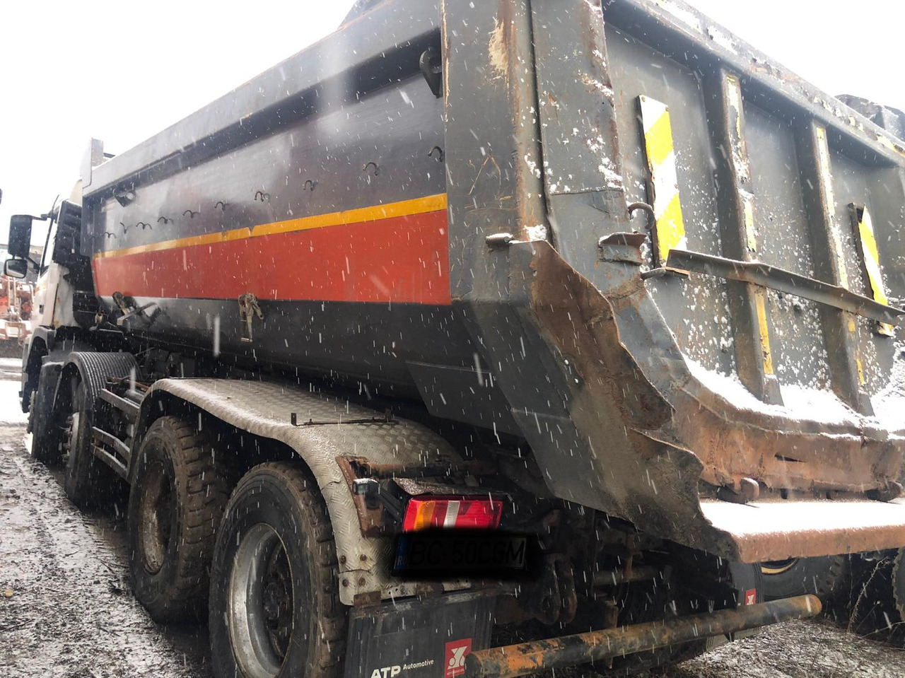 VOLVO FM 420 Tipper - Самосвал: фото 4 VOLVO FM 420 Tipper - Самосвал: фото 4