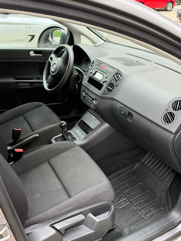 Volkswagen Golf Plus 1.6 TDI - Легковой автомобиль: фото 5 Volkswagen Golf Plus 1.6 TDI - Легковой автомобиль: фото 5