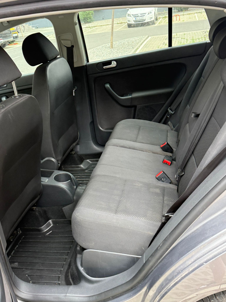 Volkswagen Golf Plus 1.6 TDI - Легковой автомобиль: фото 4 Volkswagen Golf Plus 1.6 TDI - Легковой автомобиль: фото 4