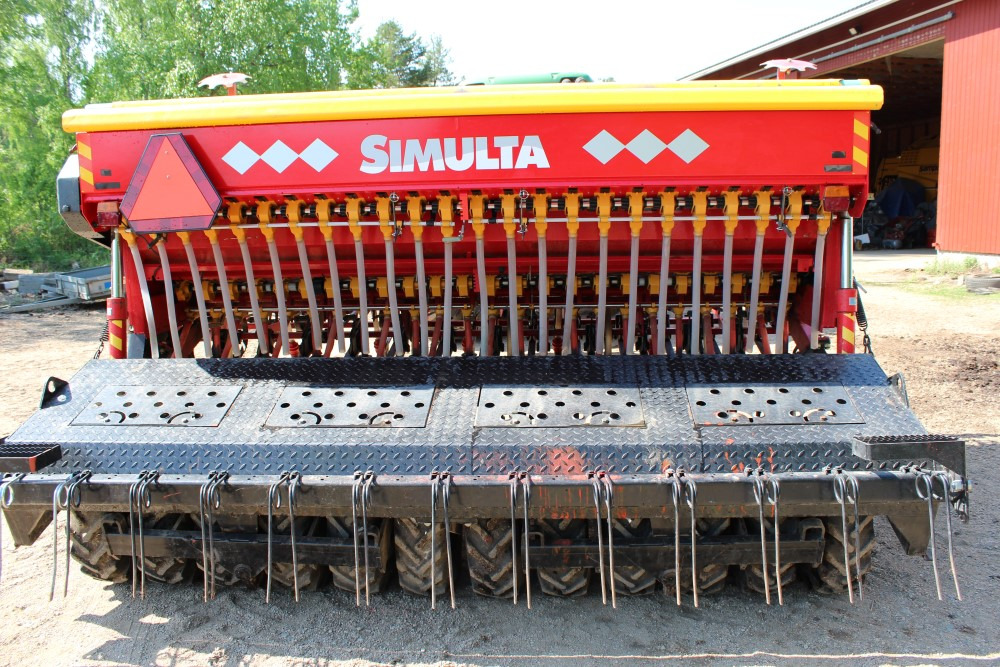 Junkkari Simulta 3000T - Siisti! Heinänsiemenlaite ja kiekkovantaat takana - Посевной комплекс: фото 1 Junkkari Simulta 3000T - Siisti! Heinänsiemenlaite ja kiekkovantaat takana - Посевной комплекс: фото 1