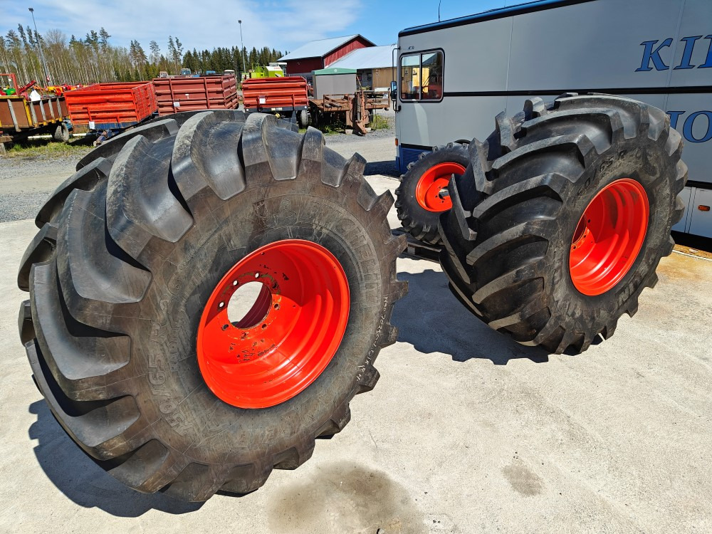 Mammuttirenkaat 750/65R26 ja 360/80-20 Claas 58S leikkuupuimuriin vanteilla, todella hyväkuntoiset! - Колесо для Другой техники: фото 3 Mammuttirenkaat 750/65R26 ja 360/80-20 Claas 58S leikkuupuimuriin vanteilla, todella hyväkuntoiset! - Колесо для Другой техники: фото 3