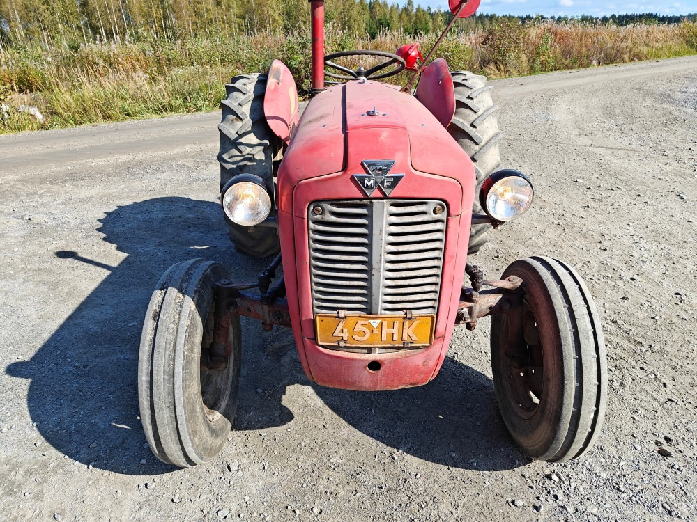 Massey Ferguson 35 traktori alkuperäiskuntoinen, katso video! - Трактор: фото 5 Massey Ferguson 35 traktori alkuperäiskuntoinen, katso video! - Трактор: фото 5