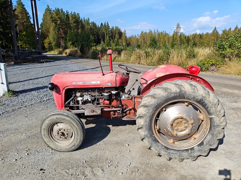 Massey Ferguson 35 traktori alkuperäiskuntoinen, katso video! - Трактор: фото 2 Massey Ferguson 35 traktori alkuperäiskuntoinen, katso video! - Трактор: фото 2