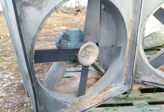 Puhaltimia sähkömoottoreineen 3kpl - Промышленное климатическое оборудование: фото 4 Puhaltimia sähkömoottoreineen 3kpl - Промышленное климатическое оборудование: фото 4