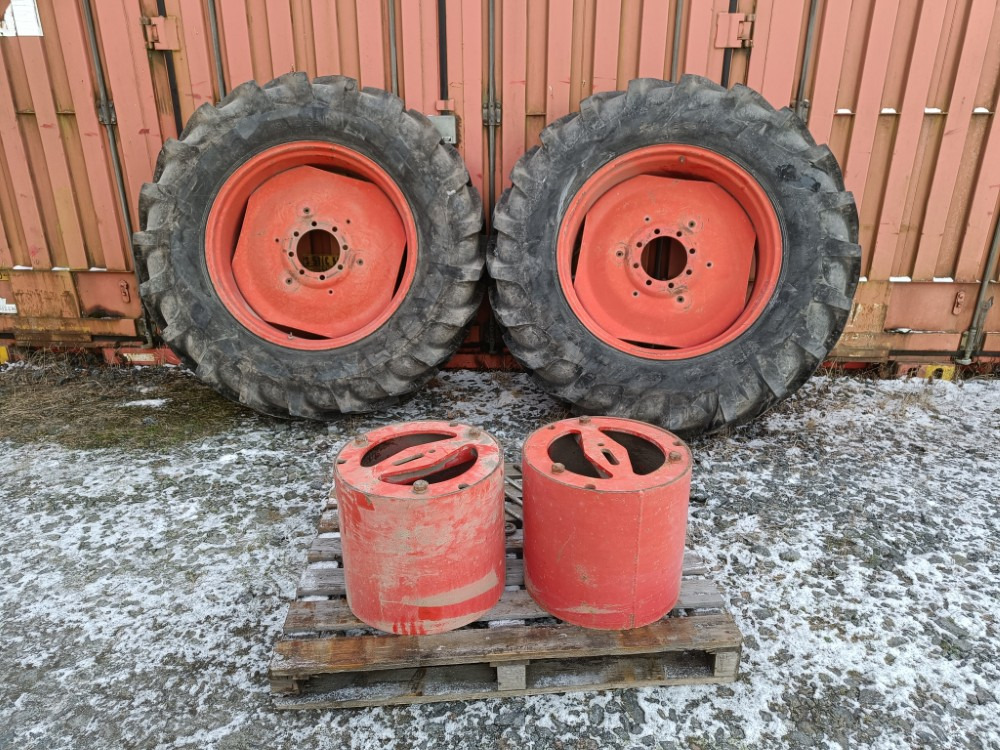 Taurus 18.4R38 renkaat - Fendt Farmer - Колесо: фото 1 Taurus 18.4R38 renkaat - Fendt Farmer - Колесо: фото 1