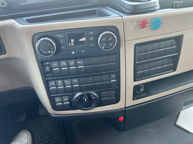 MAN TGX 26.470 6X2-4 BL tandem - Тентованный грузовик: фото 2 MAN TGX 26.470 6X2-4 BL tandem - Тентованный грузовик: фото 2