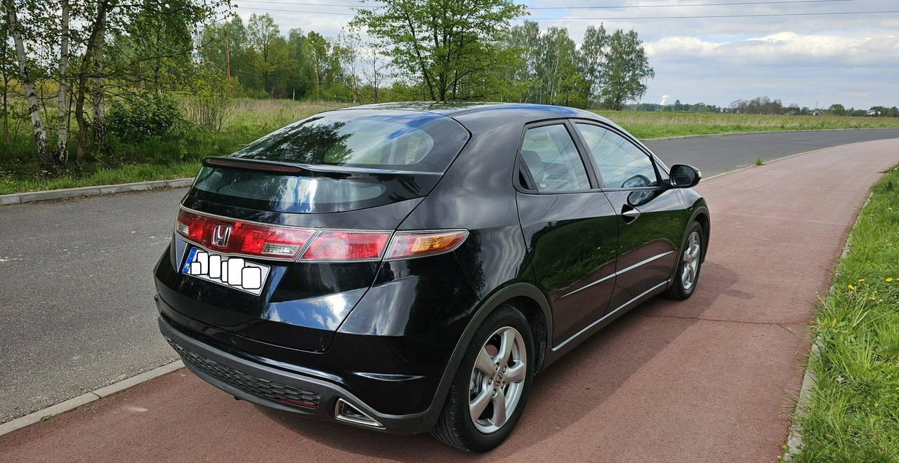 Honda Civic VIII bardzo ładna * pełnosprawna * - Хэтчбек: фото 4 Honda Civic VIII bardzo ładna * pełnosprawna * - Хэтчбек: фото 4