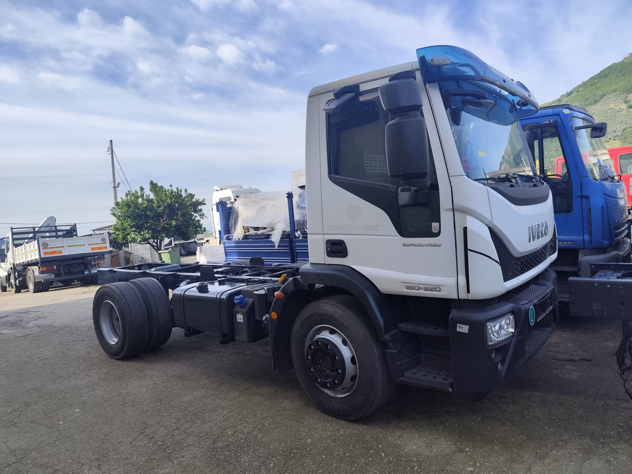 IVECO EUROCARGO 180-320 - Грузовик-шасси: фото 1 IVECO EUROCARGO 180-320 - Грузовик-шасси: фото 1
