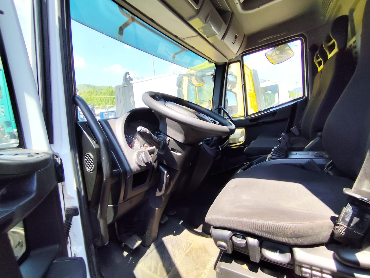 IVECO EUROCARGO 80-210 - Грузовик-шасси: фото 5 IVECO EUROCARGO 80-210 - Грузовик-шасси: фото 5