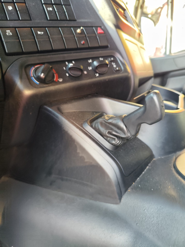 IVECO STRALIS AD 260S31 XP - Грузовик с закрытым кузовом: фото 2 IVECO STRALIS AD 260S31 XP - Грузовик с закрытым кузовом: фото 2