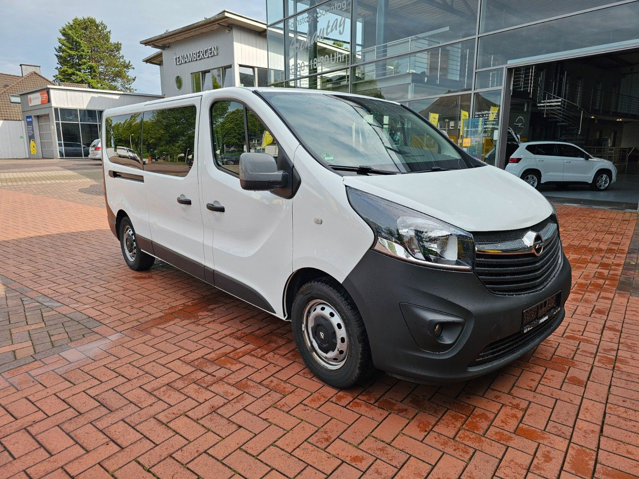 Opel Vivaro B Combi Bus L2H1 2,9t AHK - Пассажирский фургон: фото 1 Opel Vivaro B Combi Bus L2H1 2,9t AHK - Пассажирский фургон: фото 1