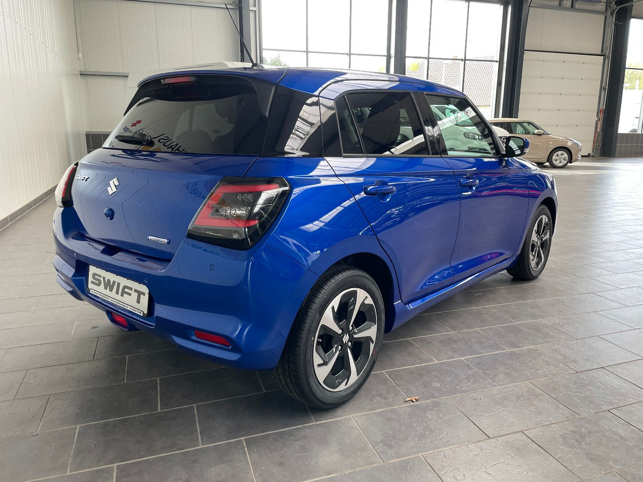 Suzuki Swift 1.2 DUALJET HYBRID Comfort+ - Легковой автомобиль: фото 3 Suzuki Swift 1.2 DUALJET HYBRID Comfort+ - Легковой автомобиль: фото 3