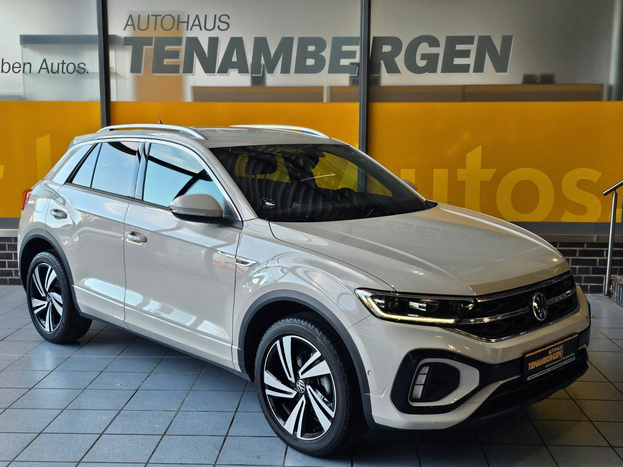 Volkswagen T-Roc R-Line eHeckklappe SHZ LED - Внедорожник: фото 1 Volkswagen T-Roc R-Line eHeckklappe SHZ LED - Внедорожник: фото 1