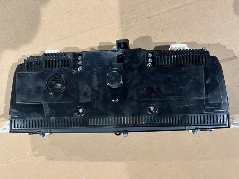 Continental FH4 - Приборная панель: фото 4 Continental FH4 - Приборная панель: фото 4