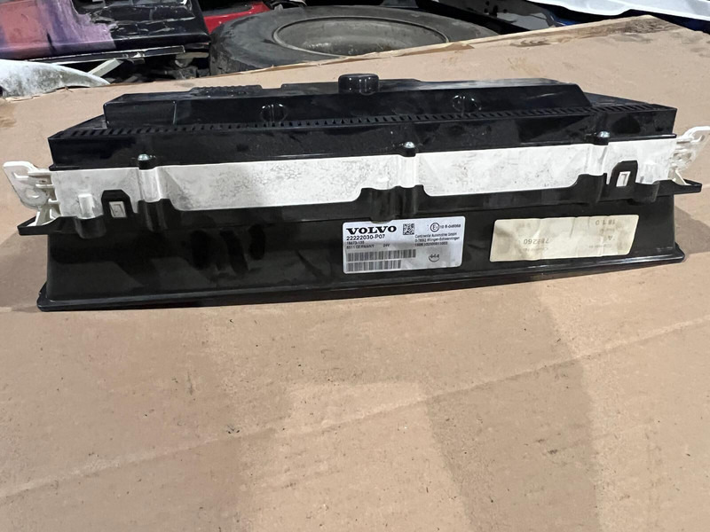 Continental FH4 - Приборная панель: фото 2 Continental FH4 - Приборная панель: фото 2