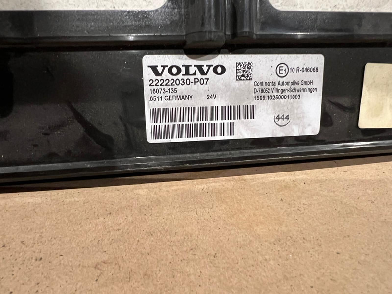 Continental FH4 - Приборная панель: фото 5 Continental FH4 - Приборная панель: фото 5