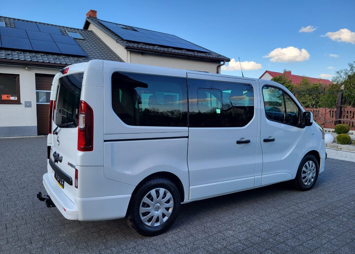 Opel Vivaro bogato doposażone serwisowane Zarejstrowane - Пассажирский фургон: фото 3 Opel Vivaro bogato doposażone serwisowane Zarejstrowane - Пассажирский фургон: фото 3
