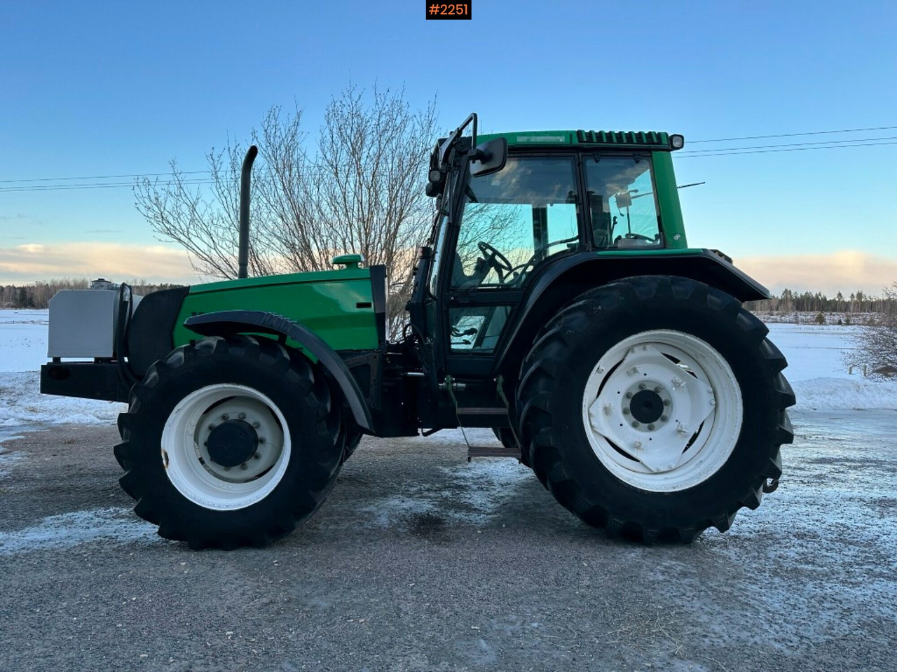 Valtra X110 waiststeering tractor with twintrac - Трактор: фото 3 Valtra X110 waiststeering tractor with twintrac - Трактор: фото 3