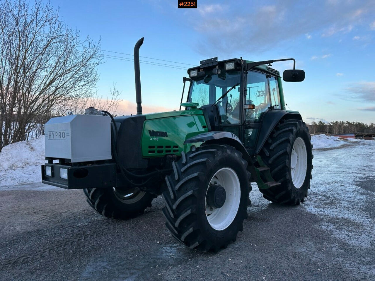 Valtra X110 waiststeering tractor with twintrac - Трактор: фото 2 Valtra X110 waiststeering tractor with twintrac - Трактор: фото 2