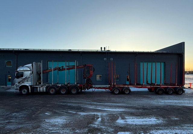 Mercedes-BenzArocs 8x4 - Лесовоз, Автоманипулятор: фото 3 Mercedes-BenzArocs 8x4 - Лесовоз, Автоманипулятор: фото 3