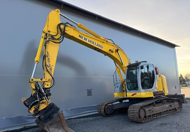 New Holland E235SR - Гусеничный экскаватор: фото 1 New Holland E235SR - Гусеничный экскаватор: фото 1