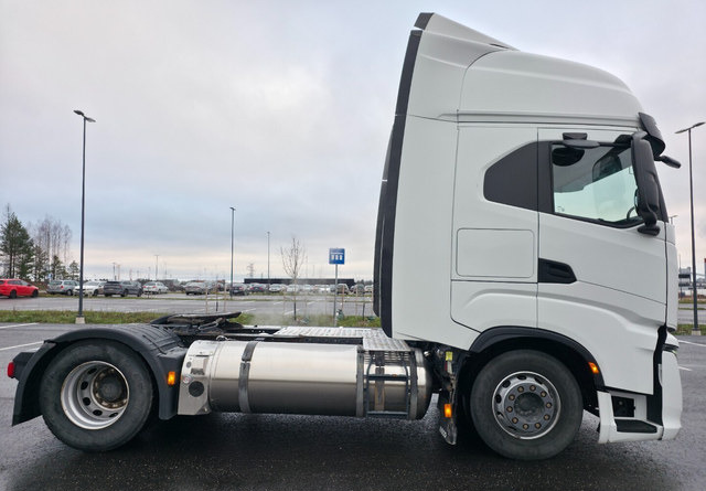 IvecoS-Way 460 4x2 LNG / LBG - Тягач: фото 5 IvecoS-Way 460 4x2 LNG / LBG - Тягач: фото 5