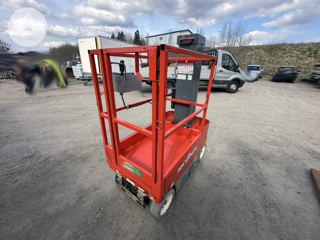 SkyJack SJ 12 - Вертикальный мачтовый подъемник: фото 4 SkyJack SJ 12 - Вертикальный мачтовый подъемник: фото 4