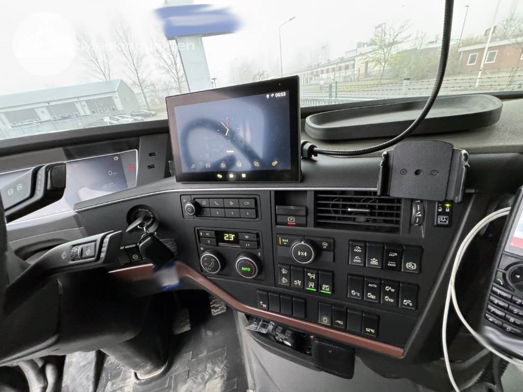 Самосвал Volvo FH 16 750: фото 39