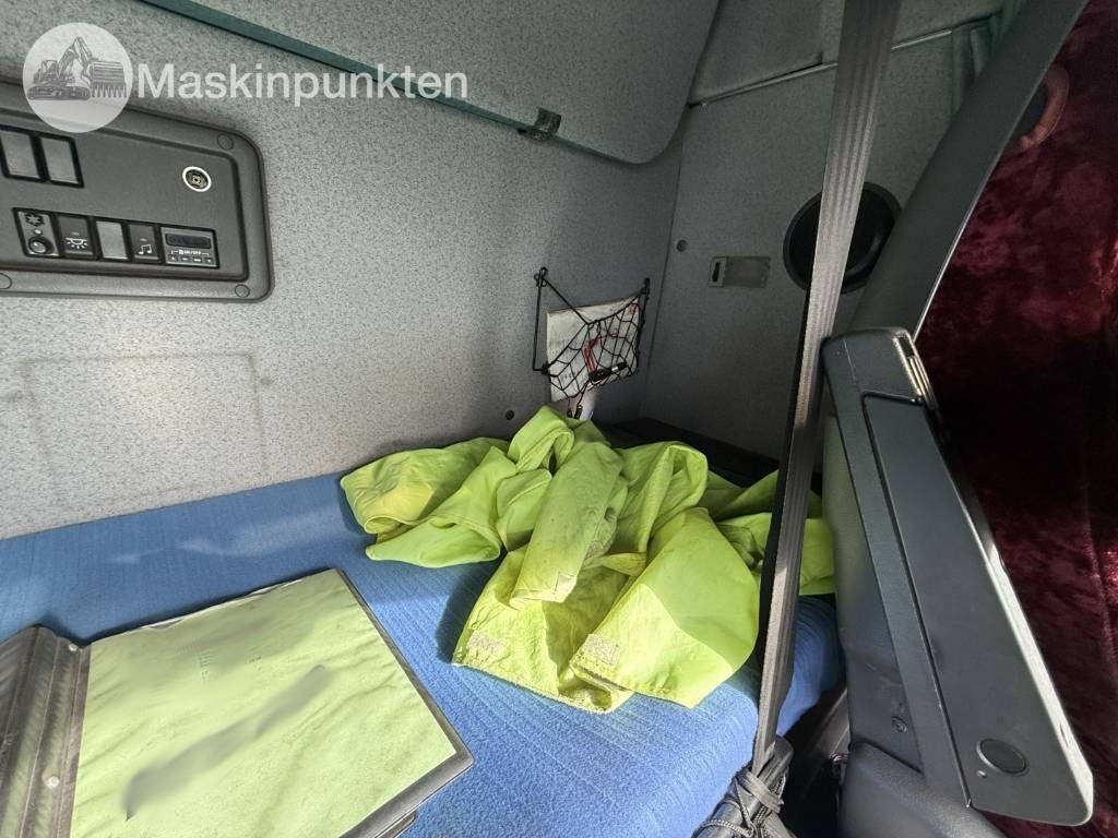 Грузовик с закрытым кузовом Volvo FM 12: фото 18
