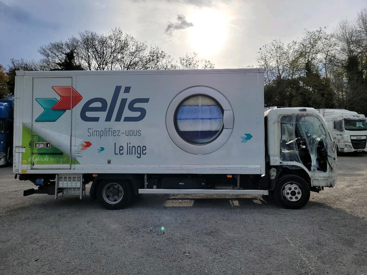 FUSO CANTER 7C15 - Грузовик с закрытым кузовом: фото 3 FUSO CANTER 7C15 - Грузовик с закрытым кузовом: фото 3