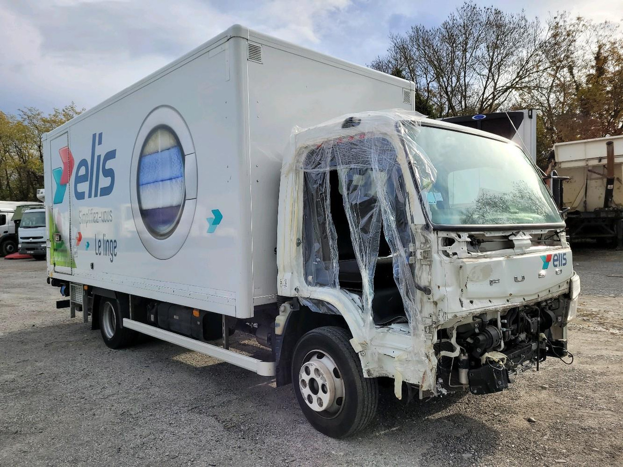 FUSO CANTER 7C15 - Грузовик с закрытым кузовом: фото 1 FUSO CANTER 7C15 - Грузовик с закрытым кузовом: фото 1