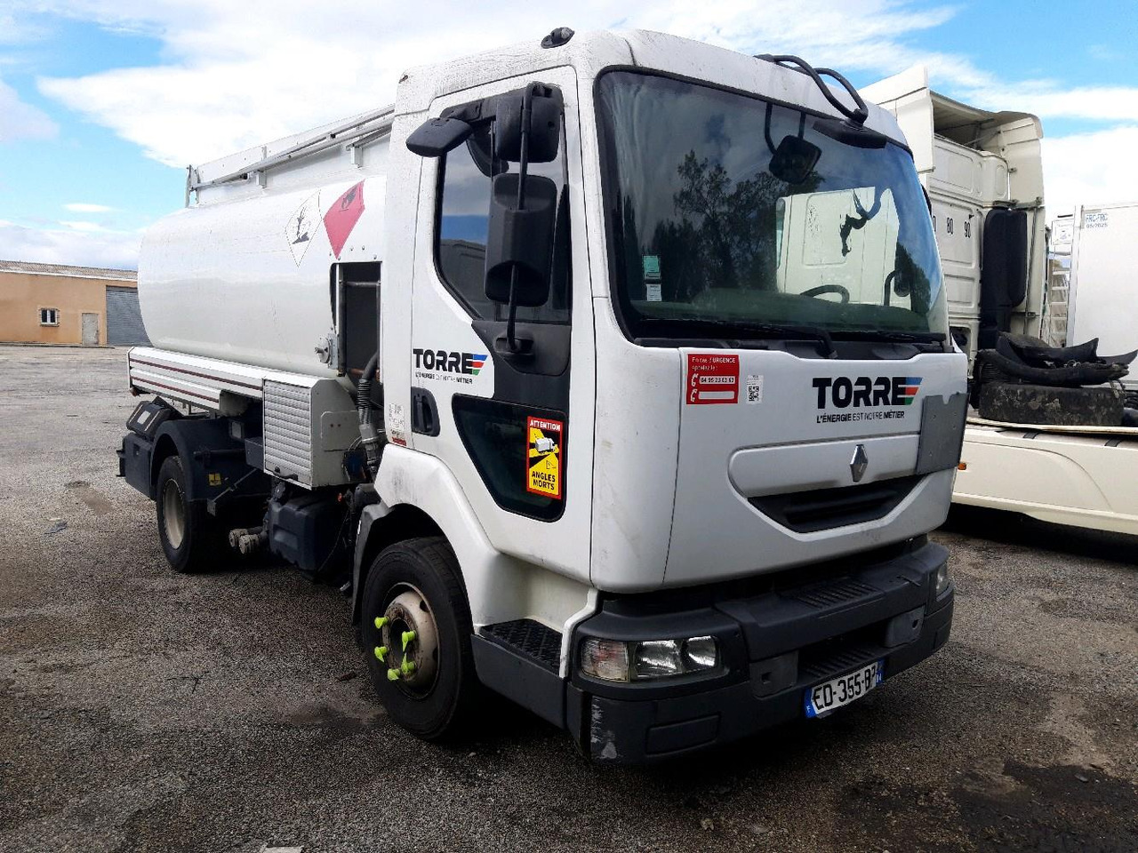 RENAULT MIDLUM CITERNE 7500 - Грузовик-цистерна: фото 1 RENAULT MIDLUM CITERNE 7500 - Грузовик-цистерна: фото 1
