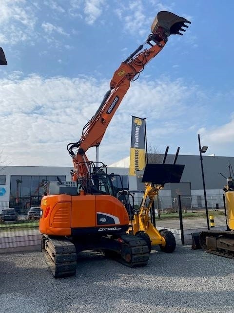 Doosan DX140LCR-5 - Гусеничный экскаватор: фото 1 Doosan DX140LCR-5 - Гусеничный экскаватор: фото 1