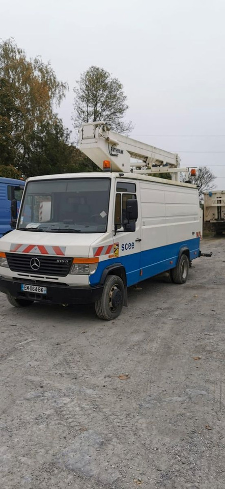 Mercedes-Benz VARIO 815 D 17 M - Грузовик с подъемником: фото 4 Mercedes-Benz VARIO 815 D 17 M - Грузовик с подъемником: фото 4