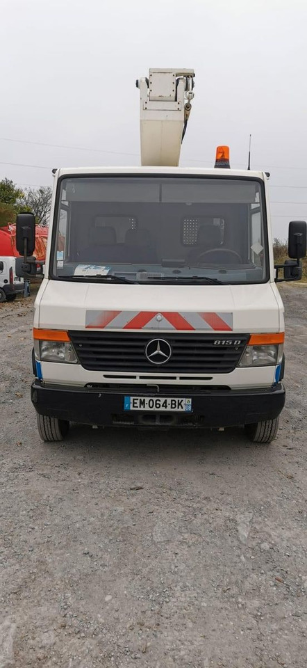 Mercedes-Benz VARIO 815 D 17 M - Грузовик с подъемником: фото 2 Mercedes-Benz VARIO 815 D 17 M - Грузовик с подъемником: фото 2