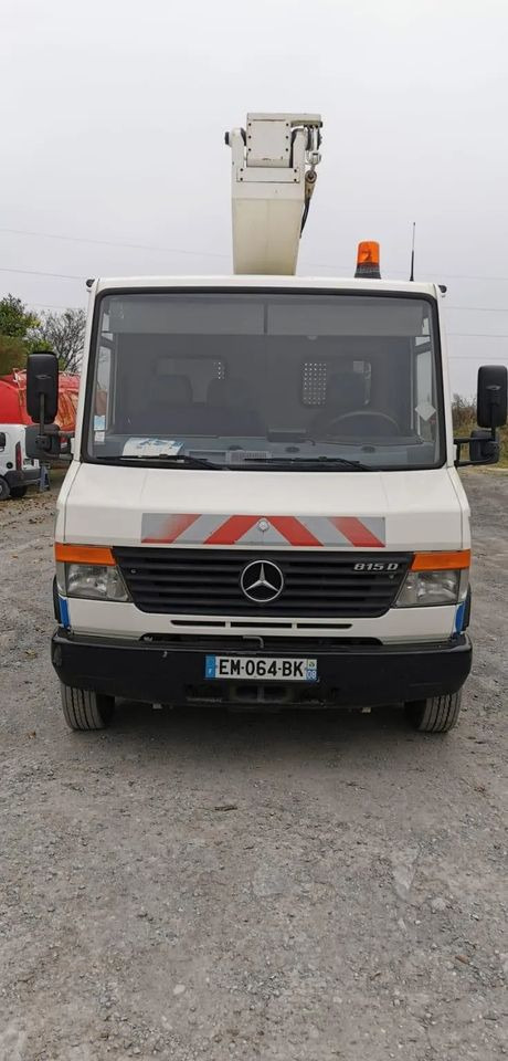 Mercedes-Benz VARIO 815D 17 M - Грузовик с подъемником: фото 2 Mercedes-Benz VARIO 815D 17 M - Грузовик с подъемником: фото 2
