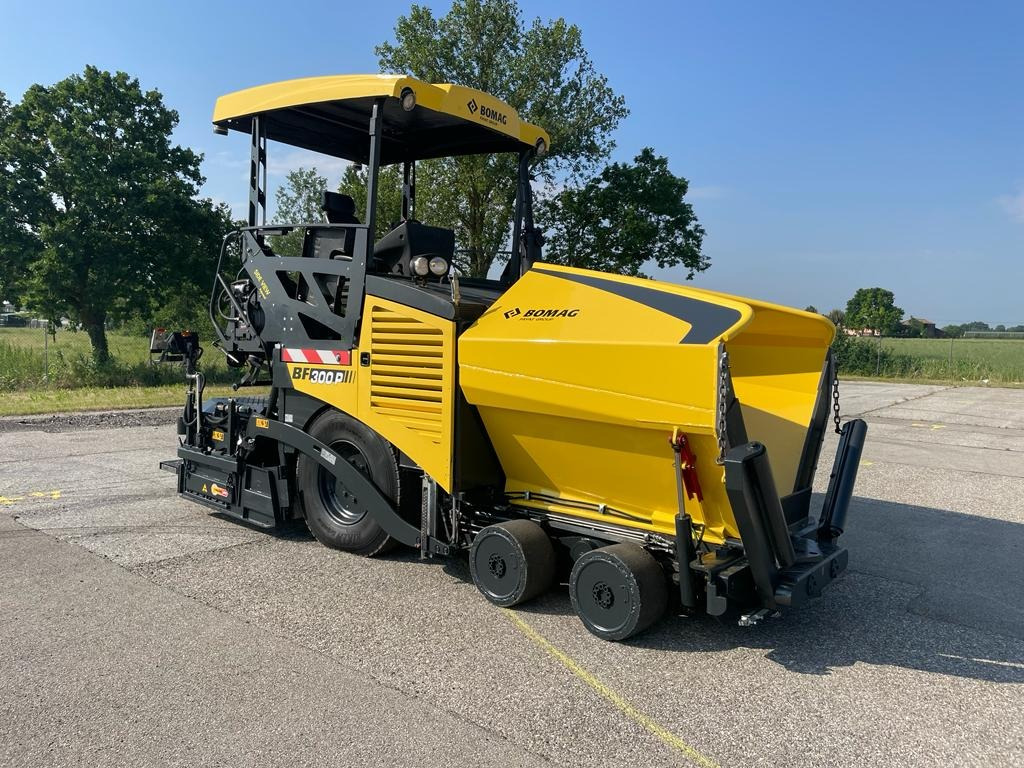 BOMAG IT BF 300 P S340-2 TV Stage IIIa/Tier 3 - Асфальтоукладчик: фото 4 BOMAG IT BF 300 P S340-2 TV Stage IIIa/Tier 3 - Асфальтоукладчик: фото 4